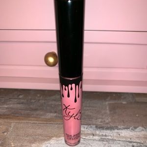 Kylie Jenner “charm” velvet